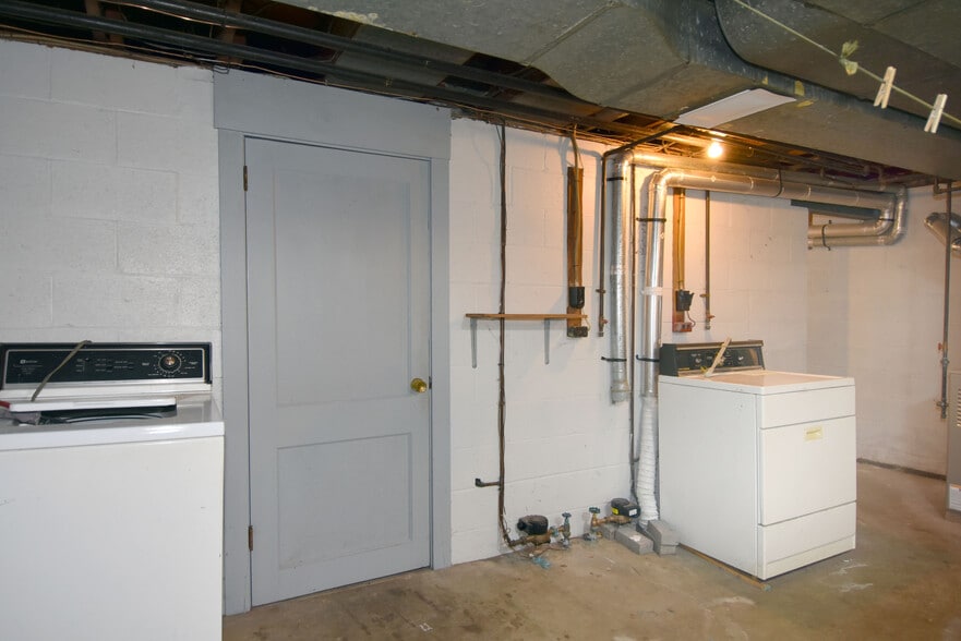 Dedicated laundry space in basement - 3152 Glendale Ave