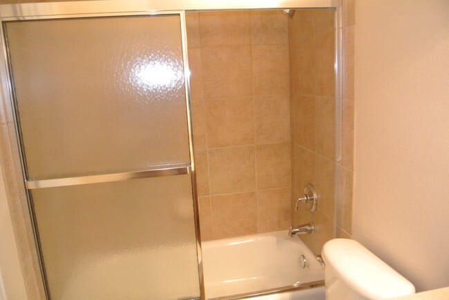 Building Photo - 1080 Fairway Ct