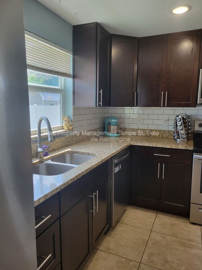 Building Photo - 1711 E New Orleans Ave