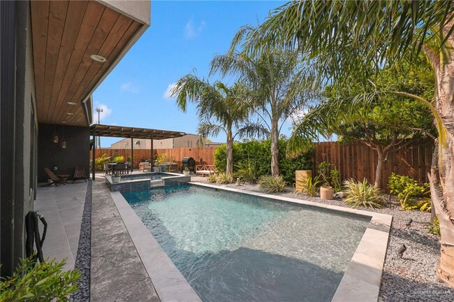 Building Photo - 2604 Wisteria Ave