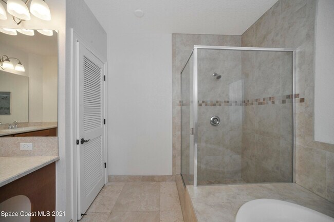 Building Photo - 117 Lancha Cir