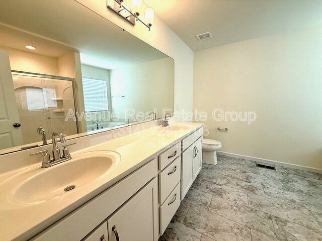 Building Photo - 713 Crested Pt Dr