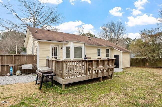 Building Photo - 204 Charles St