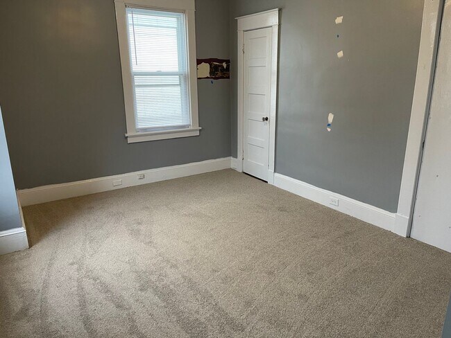 Building Photo - Large house on the North Side of town! Central HVAC, Laundry, Large yard, all appliances.
