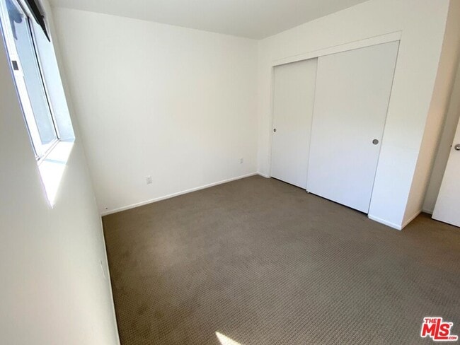 Building Photo - 504 Altair Pl