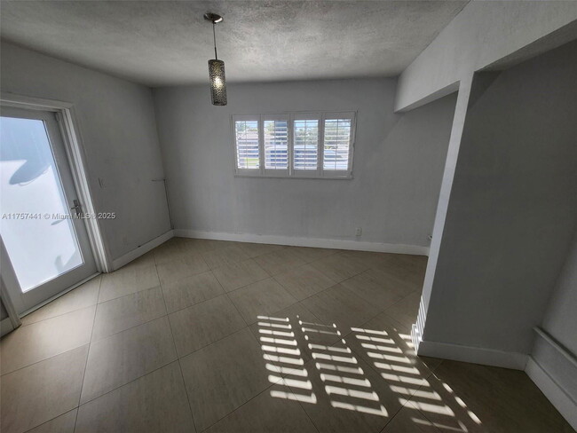 Building Photo - 4301 SW 85th Ave