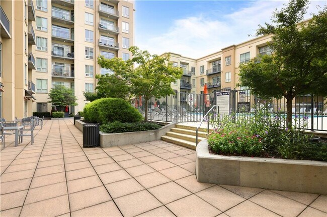 Building Photo - 711 Cosmopolitan Dr NE