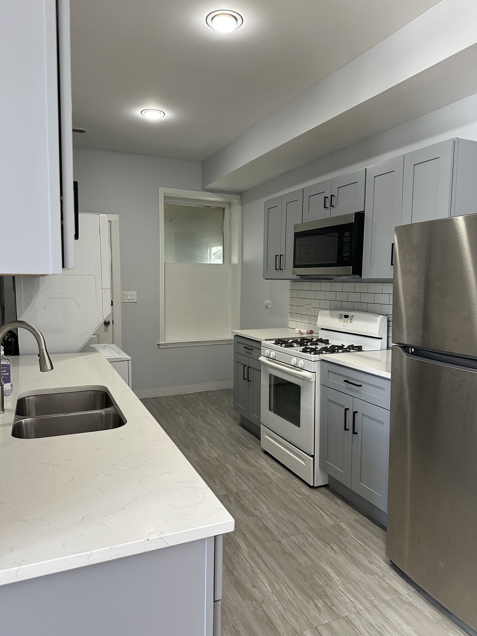 Kitchen - 3626 W Polk St