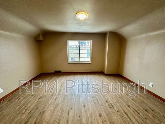 Building Photo - 533 Freeport Rd