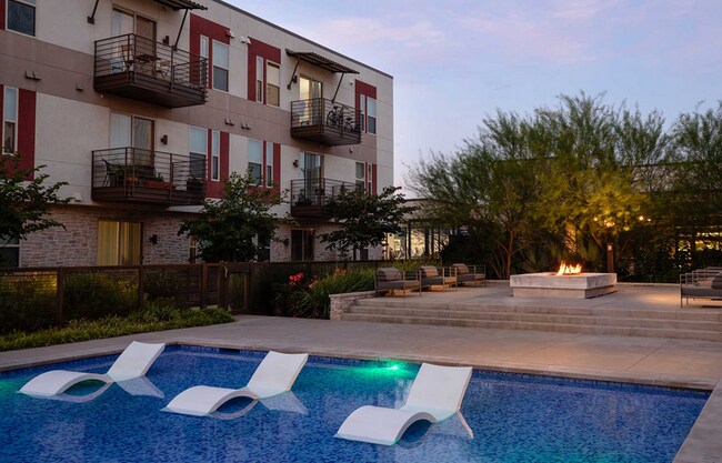 Building Photo - 5635 Diehl Trl-1802