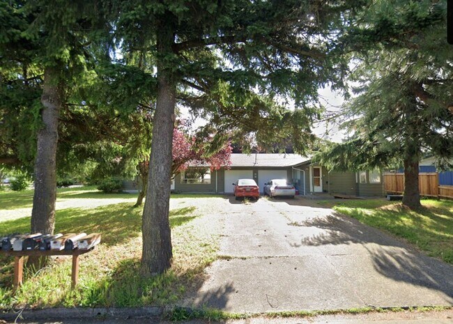 Building Photo - Smithoak Duplex