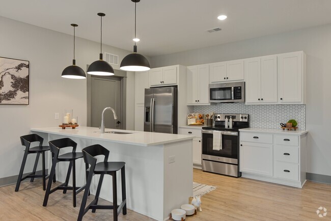 Designer kitchen | The Commons at Rivertown | Apartments in Grandville, MI