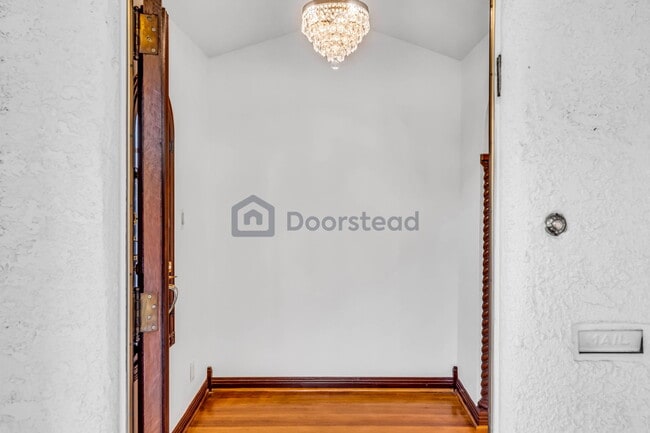 Building Photo - 603 S Mansfield Ave