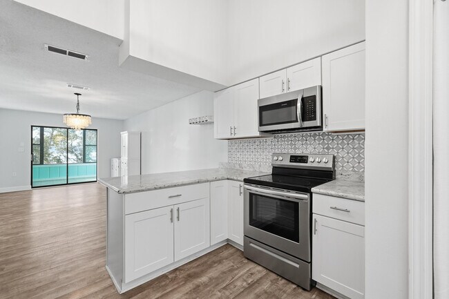 Building Photo - 7 Marina Cove Dr