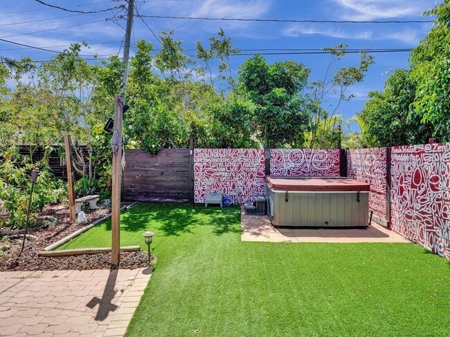 Building Photo - 2099 NE 4th Ct