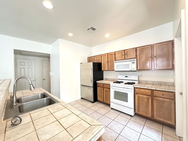 Building Photo - 1501 Cardinal Peak Ln