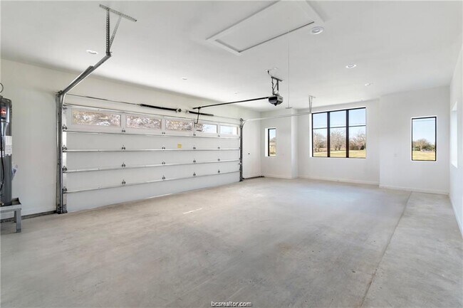 Building Photo - 4558 Hicks Ln