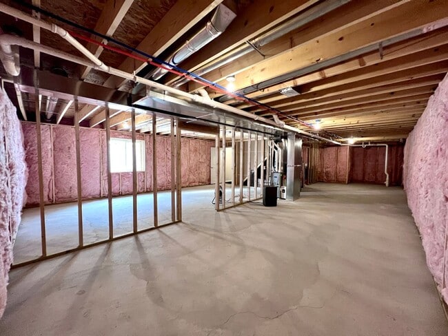 Building Photo - Gorgeous Furnished Home-Ready for move in ...