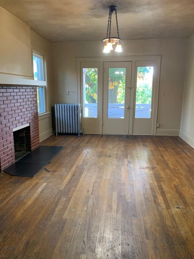 Building Photo - MOVE IN SPECIAL SPECIAL IN DETAILS! Tons of space in this Charming 1 Bedroom 1 bath with bonus room