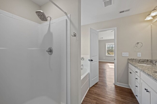 Building Photo - Welcome to Peyton's Lake!