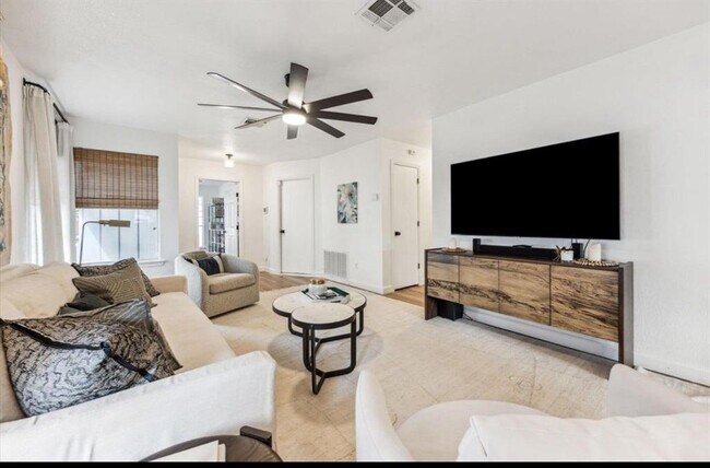 Building Photo - 3405 Barksdale Dr