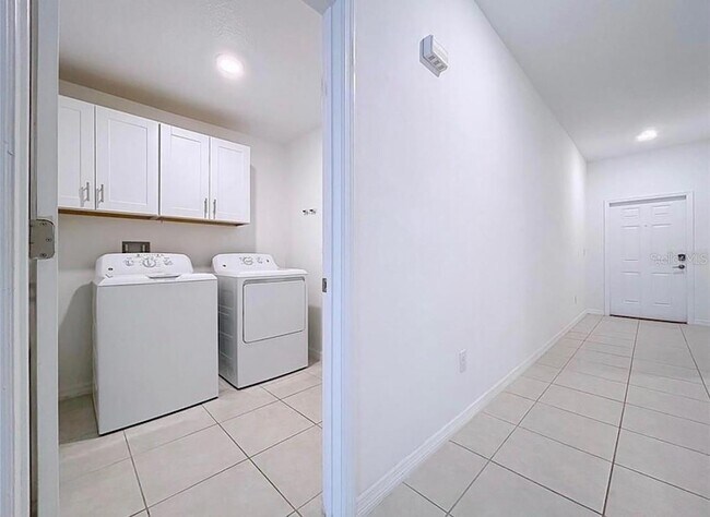 Building Photo - 6557 Bar S Bar Trl