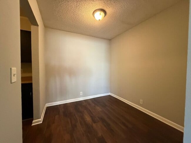 Building Photo - 1 Bed/ 1 Bath Condo!  Harding / Southern Hills Area!  Pets ok!