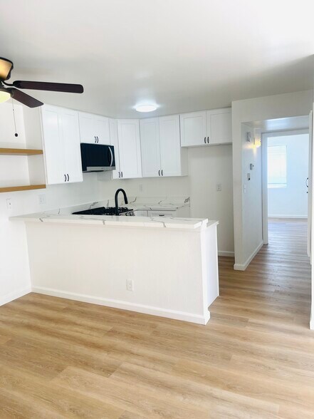 Building Photo - 518 Oak St