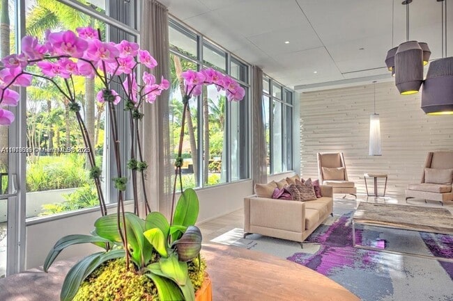 Building Photo - 100 Bayview Dr