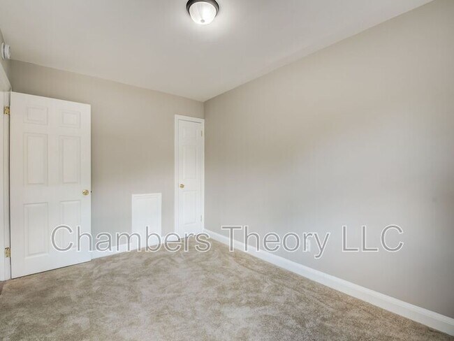 Building Photo - 1417 Downing St NE