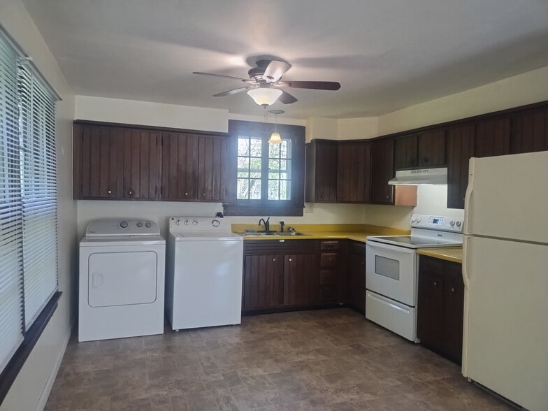 Washer & drier - 61 West St