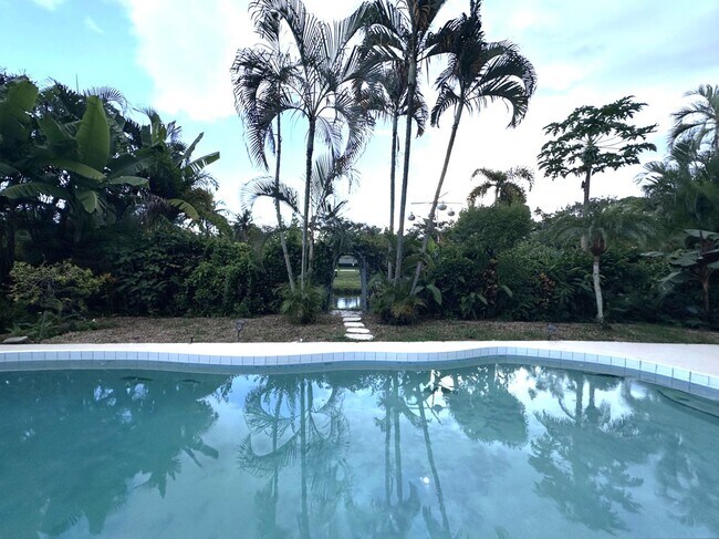 Building Photo - 3BR/ 3BA Pool Home   *Near Burns Rd Aquatic Center & Park * No HOA * 12+ Month Lease Options Avai...