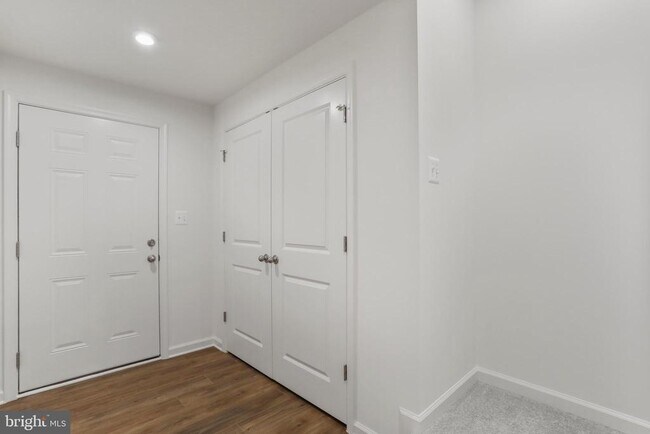 Building Photo - 233 Clifton Mnr