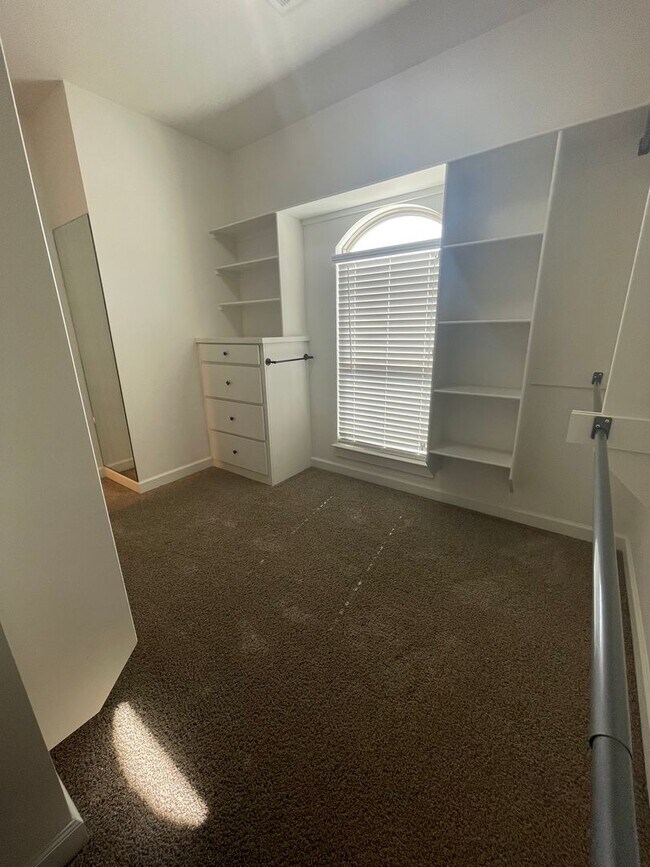 Building Photo - Great location in Sherwood