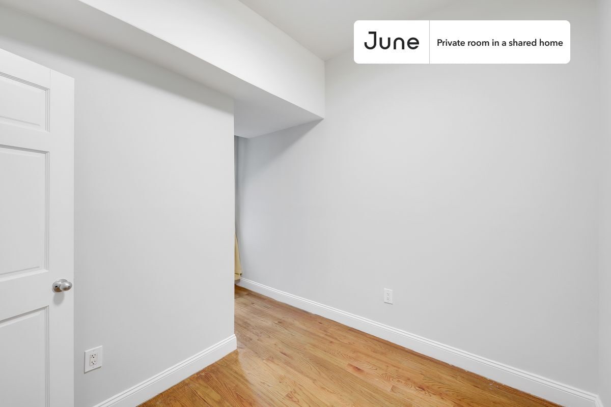 Building Photo - Room in Shared 4 bed/1 bath home