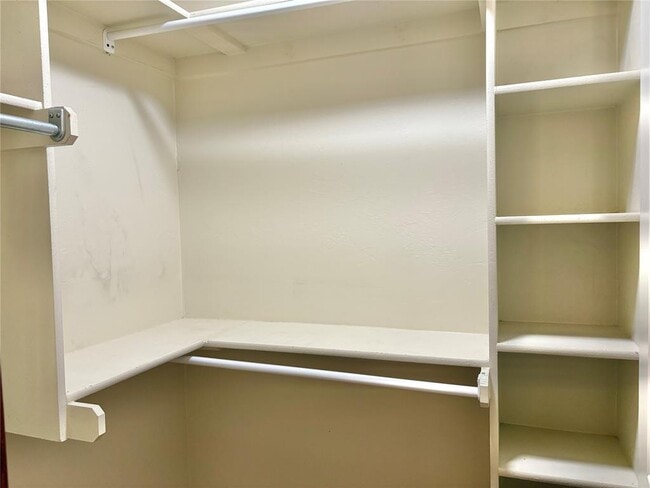 Building Photo - 15105 Kyle Dr