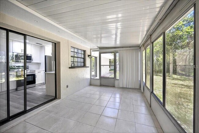 Building Photo - 8 Blare Dr