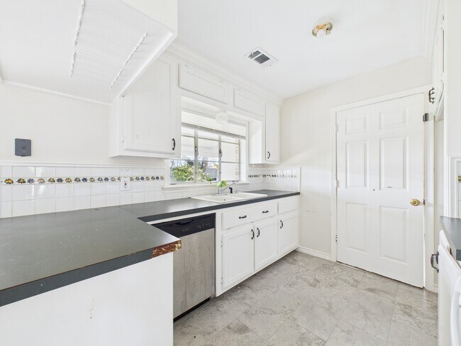 Building Photo - 3035 Guese Rd