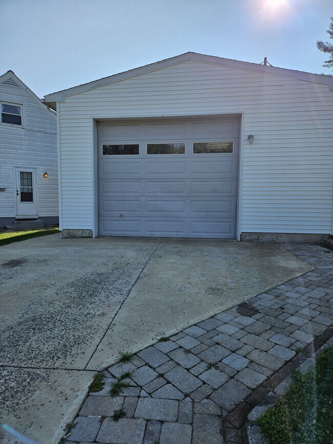 Building Photo - 2415 S Lumber St