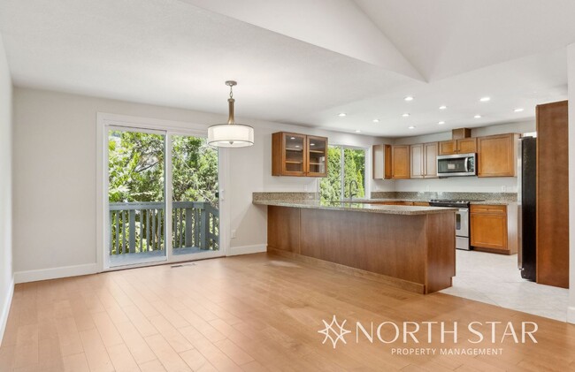 Building Photo - One Level Living in Lake Oswego