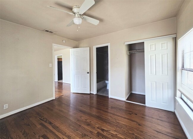 Building Photo - 12121 Hoblitzelle Dr