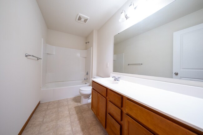 Building Photo - 1814 Spring Creek Dr