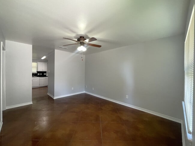 Building Photo - 203 Memory Ln