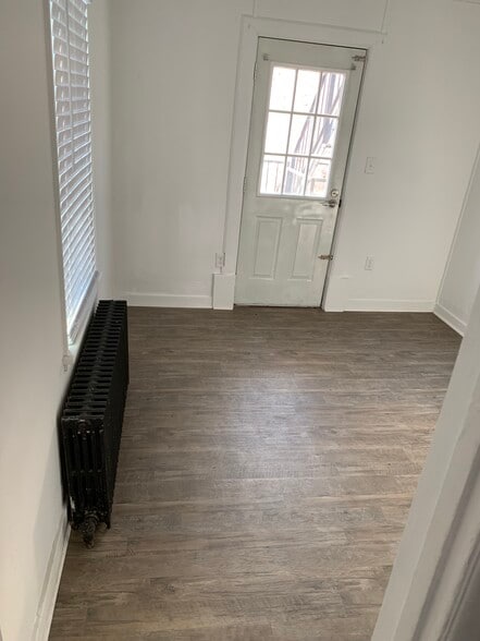 Living room - 848 Weiser St