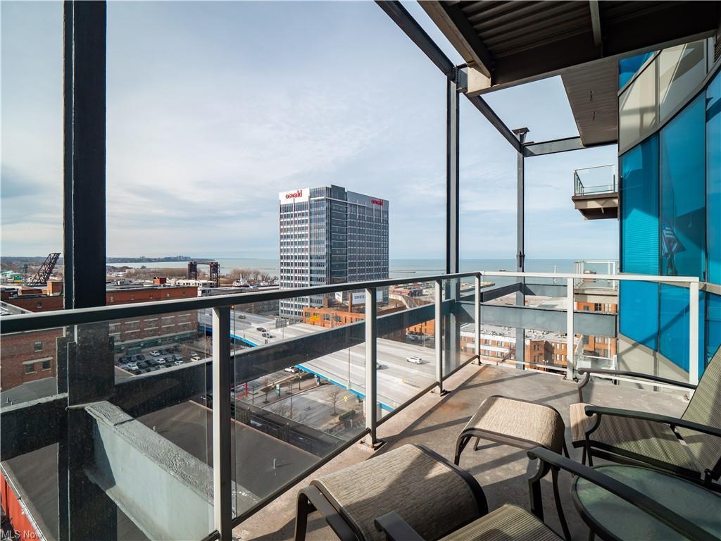 Balcony - 701 W Lakeside Ave
