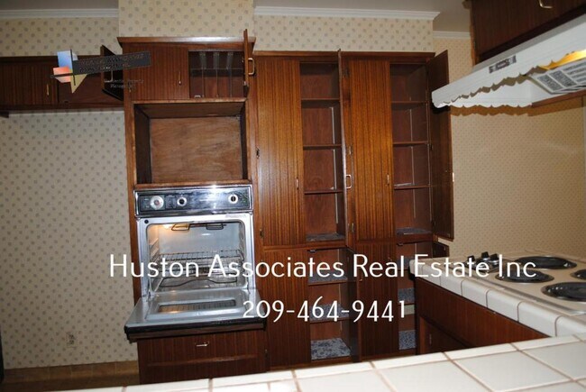Building Photo - 2832 Benjamin Holt Drive