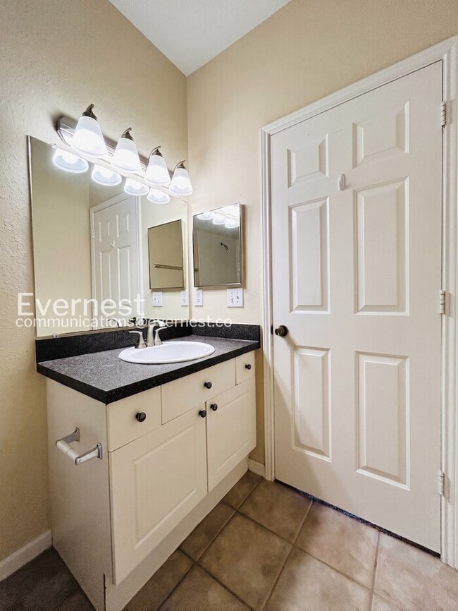 Building Photo - 2139 Chianti Pl