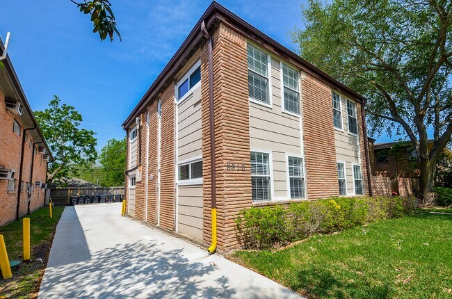 Building Photo - 8810 Ilona Ln