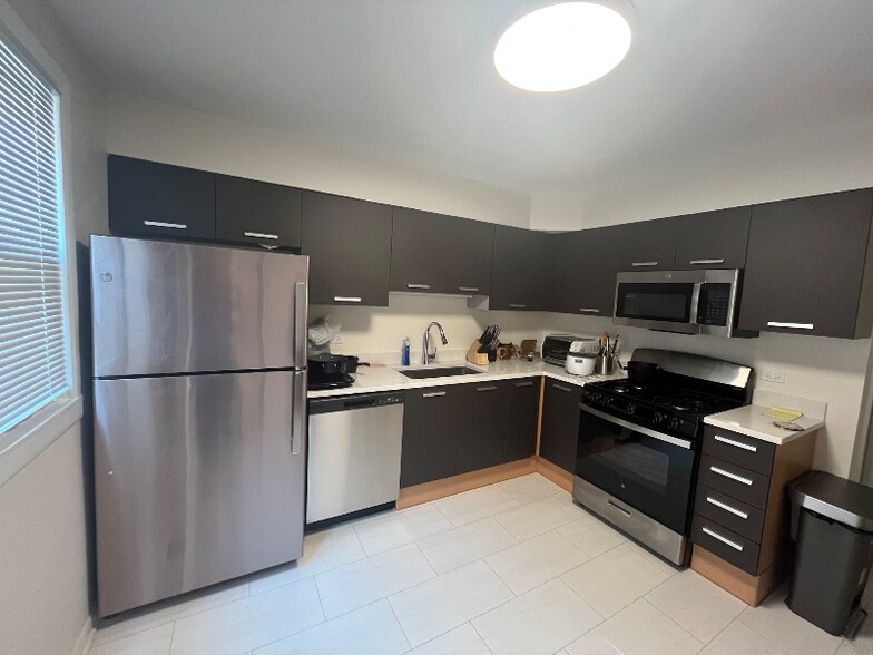 Building Photo - 432 Elm Pl