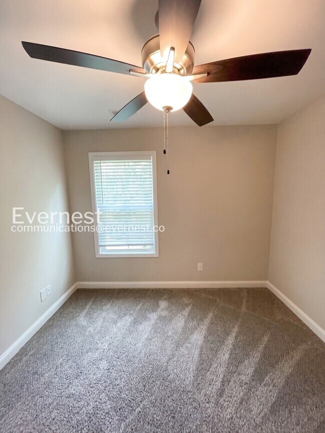 Building Photo - Limited Time Special Offer / 3 Bed/2.5 Bath Home with Garage / Pet-Friendly / Vouchers Accepted /...